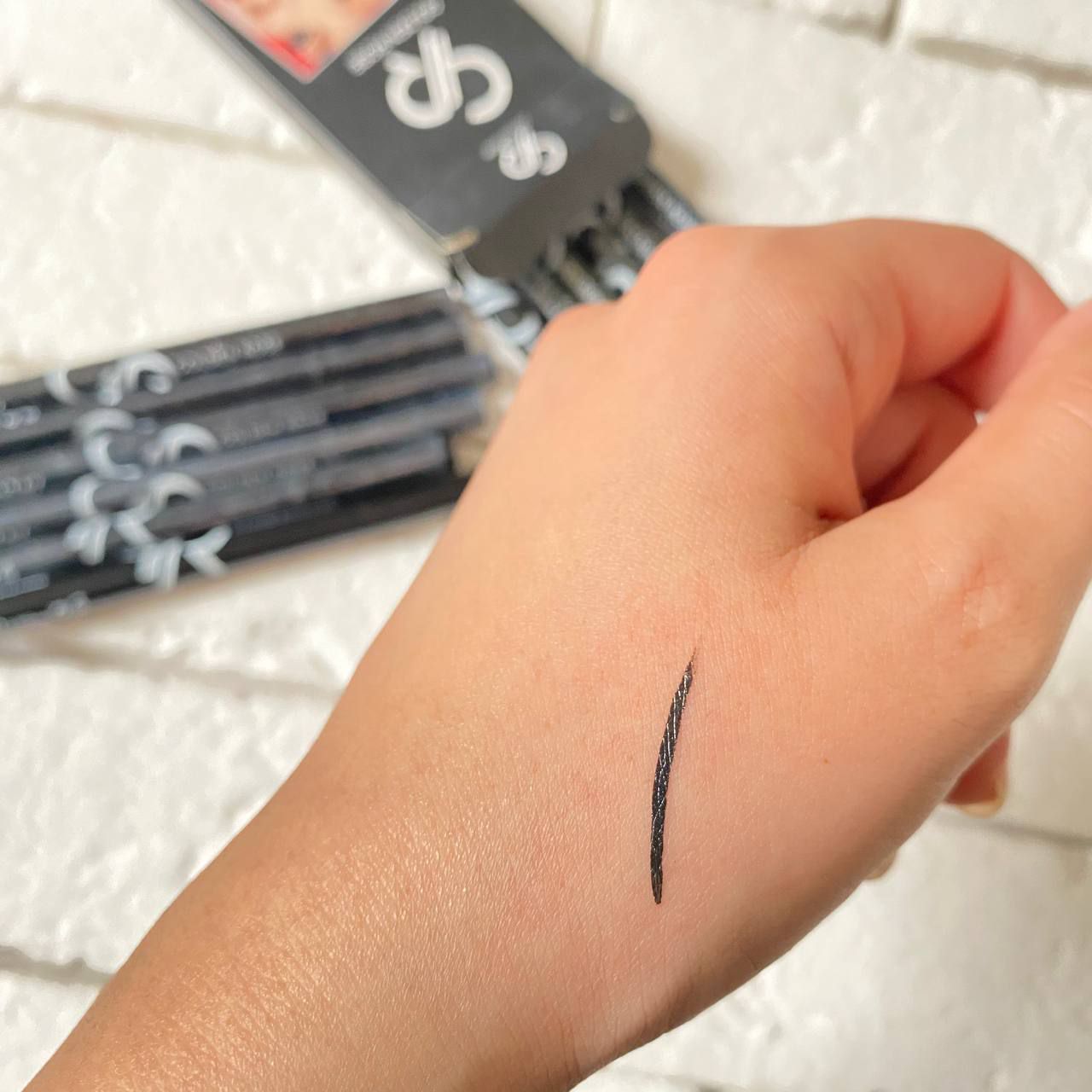 خط چشم مشکی اکواریومی گوزنی